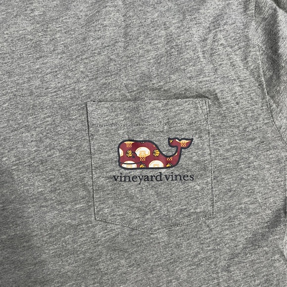 NWT - Vineyard Vines Whale Basketball Print Men’s Long Sleeve T Shirt - Size L - Picture 3 of 7